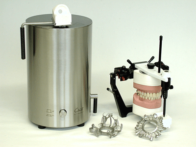 Size of Cast/T compared to the size of an articulator